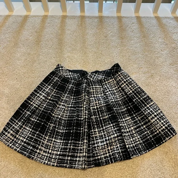 Banana Republic Black and White Skater Mini Skirt - Picture 8 of 10